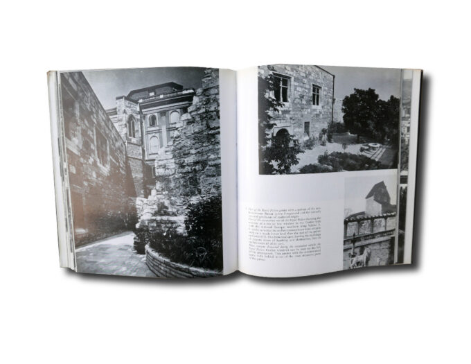 Budapest through the Eyes of and Architect by Pál Granasztói (photos by Lajos Czeizing), Corvina 1972