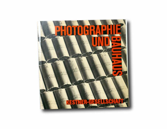 Photographie-und-Bauhaus-kansi Image showing the book Photographie und Bauhaus