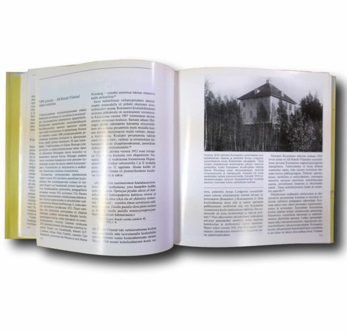 Photo showing a sample spread of the book Kulosaari – Unelma paremmasta tulevaisuudesta