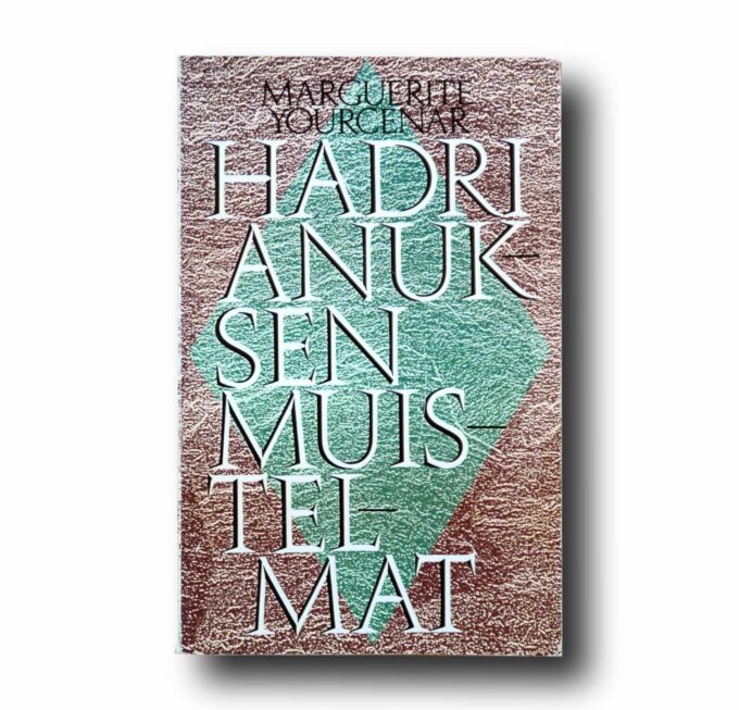 Photo showing the book Hadrianuksen muistelmat